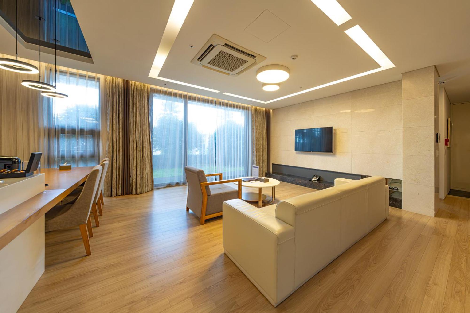 Velum Resort Seogwipo Eksteriør billede