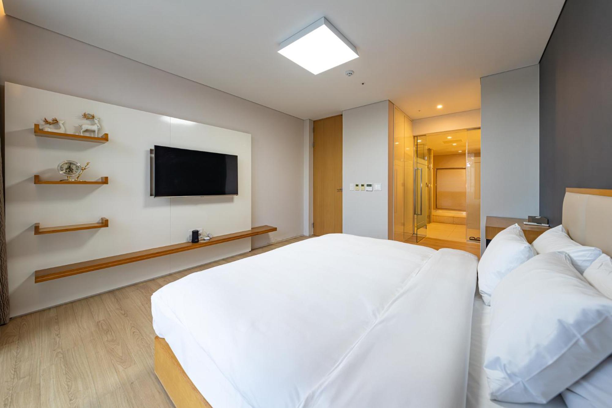 Velum Resort Seogwipo Eksteriør billede